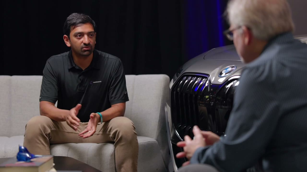 Vasanth Mohan and Robert Scoble in conversation on the Ignite Studio set